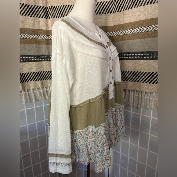 149. ❄️ NWOT POL Floral Patchwork Tiered Long Sleeved Blouse - Picture 3 of 4